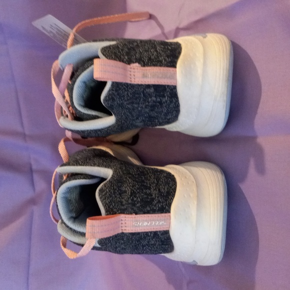 Skechers Arch Fit  Size 6 - Picture 2 of 4